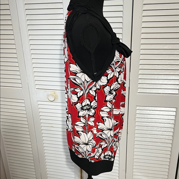 White House Black Market Red and Black Floral Blouse - Picture 5 of 6